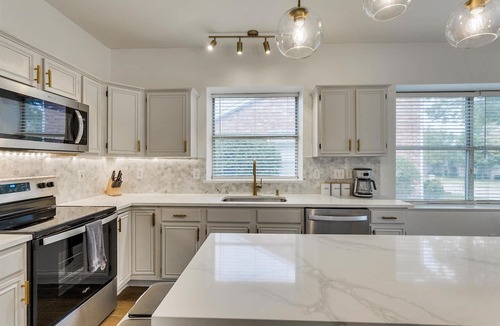 Sachse Villa | Luxury Retreat 6BR/3.5BA | Pool, Hot Tub & Game Room