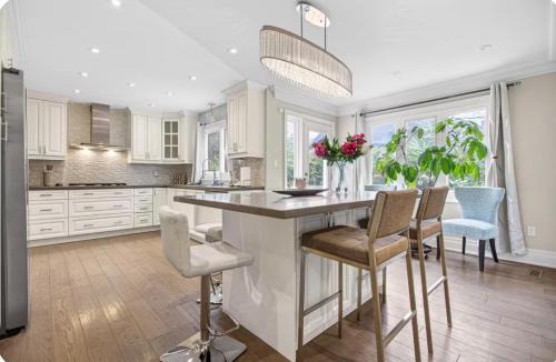 Richmond Hill House | Luxury Spacious House Near Yonge St Mall Hwy7