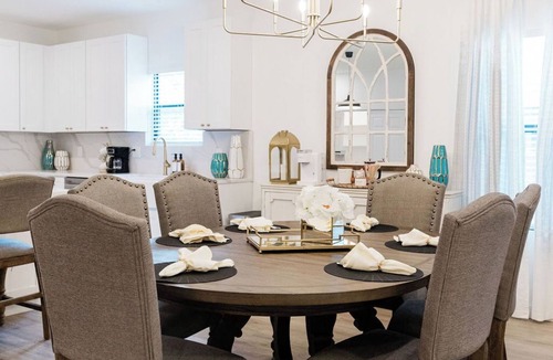 Government Hill House | Luxury Stay 0.5 mile from The Pearl, 5 bed & 3 bath, Newly renovated