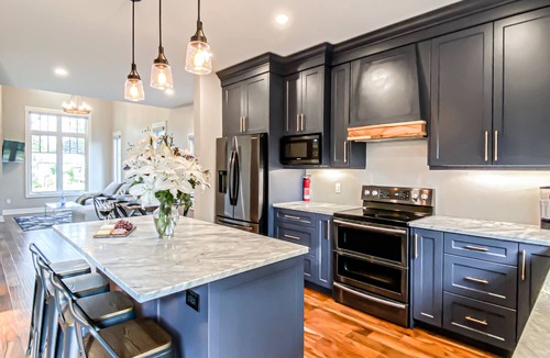 Crystal Beach House | Luxury stay at a Beach House Sleeps 8 Walk to Bay Beach