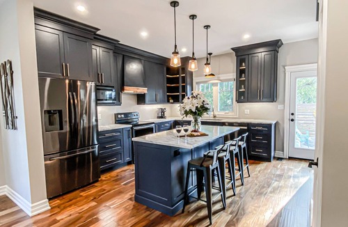 Crystal Beach House | Luxury stay at a Beach House Sleeps 8 Walk to Bay Beach