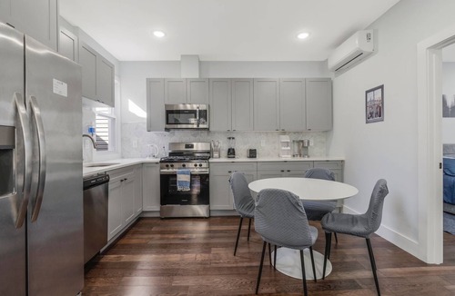 Jersey City Apartment | Luxury Stay for NYC visit - Jersey City - 10 Min to NYC Train station