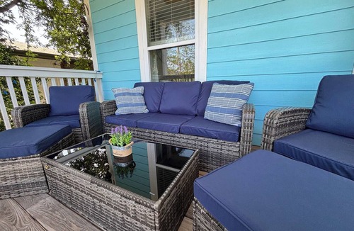 Savannah Beach House | Luxury Tybee Beach House: Dual Decks & Gear Sleeps 10