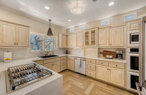 Greenshores House | LuxuryLake Austin Retreat: Game Room + Fire Pit, Minutes to Downtown