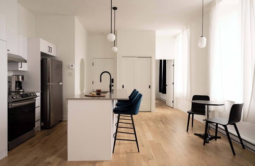 Ville-Marie Apartment | Maison Rasco Two-Bedrooms Apartment Old Montreal Prime Spot Pet Friendly Self Check-In Access Full Kitchen Wi-Fi AC