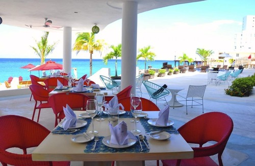 Zona Hotelera Norte House | Making The Best Memories Along The Way! Free Parking, Free Breakfast, Pools