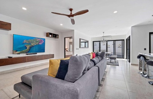 Los Cangrejos II y III House | Marbella Lane PrimeVilla n Modern Home Comfort