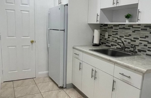 Miami Gardens Apartment | Marvelous 1-bedroom guest suite in Miami Gardens near Hardrock Stadium