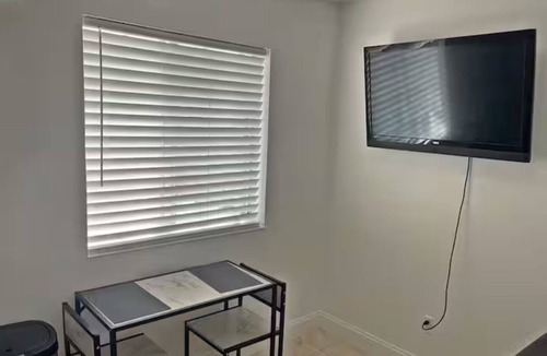 Miami Gardens Apartment | Marvelous 1-bedroom guest suite in Miami Gardens near Hardrock Stadium