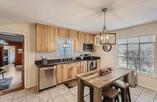 West San Antonio House | Mid Century Beauty by Medical Center