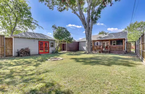 Northeast Dallas House | Mid-Century Dallas Home - Deck + Outdoor TV - Walk to SMU & Lower Greenville