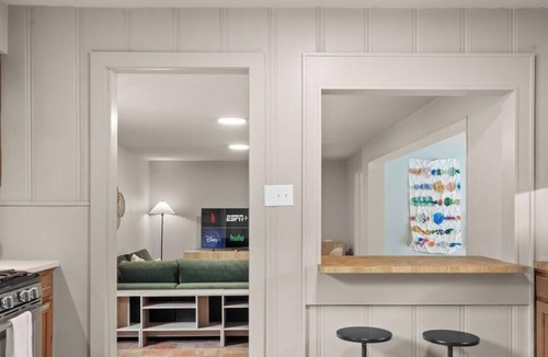 Clarksville House | Mid-Century Tarrytown Magic - Cowboy Pool + Game Lounge - Walk to Coffee & Tacos