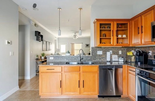Midtown Condo | Midtown Retreat - Fire Pit & Grill Luxury Family Retreat - Double King Beds