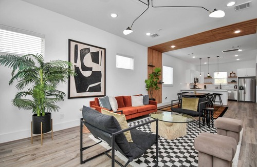 OST - South Union House | MINI GOLF, BBQ Grill, Mins to Downtown HTX Luxe Escape at Med Center & NRG