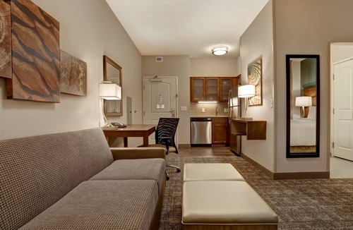 Overland Park Apartment | Mobility-Accessible Queen Studio w/Kitchen