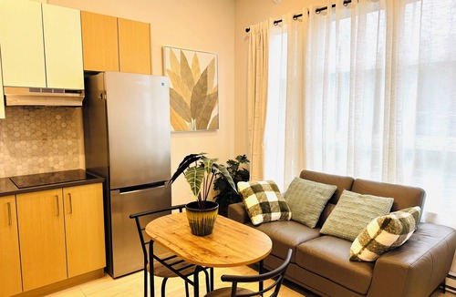 North Vancouver Apartment | Modern 1 Bedroom Apartment - Seabus to World Cup
