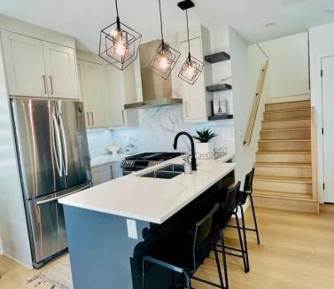 Renfrew-Collingwood House | Modern 2BD-2BA Sofa Bed Townhouse Near Airport