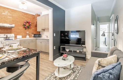 Central Hamilton Apartment | Modern 2BR Apt with King Bed and Netflix