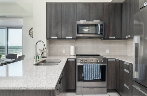 St. Lawrence Apartment | Modern 2BR Jarvis Street Retreat in Downtown