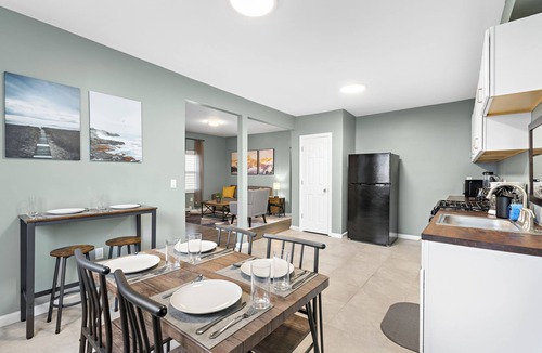 East Orange House | Modern 3BR: 15 minutes from World Cup, Spacious, Parking + 30 minutes from NYC