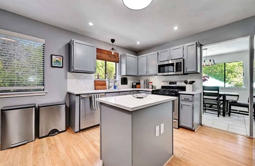 Gracywoods House | Modern 3BR 2BA Home in Vibrant Austin w Pool