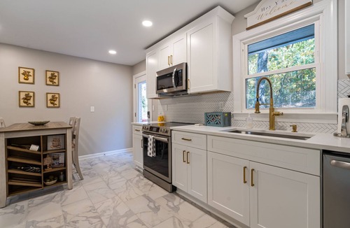 Cartersville House | Modern 3BR Home Near LakePoint with Fenced Yard