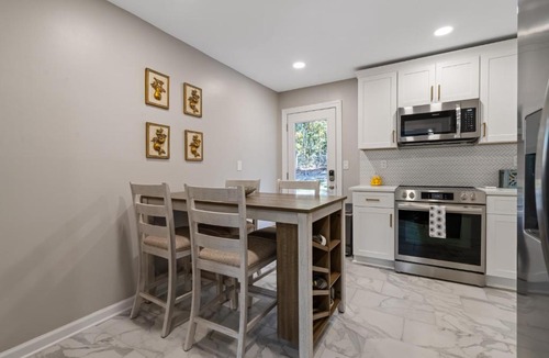Cartersville House | Modern 3BR Home Near LakePoint with Fenced Yard