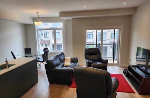 Cambridge House | Modern, bright and private 2 bedroom, 2 full bathroom