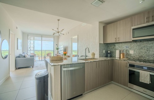 Ludlam Condo | Modern Condo 2BR/2BA Pool Great Location