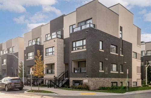 Aldershot Condo | Modern Condo next Aldershot GO Toronto Access &assigned underground parking