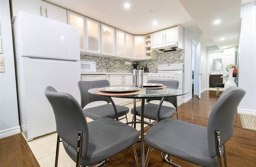Mount Pleasant House | Modern Cozy 2 BR Private Suite,5 Min drive -Creditview & Sandalwood Sports field
