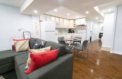 Mount Pleasant House | Modern Cozy 2 BR Private Suite,5 Min drive -Creditview & Sandalwood Sports field