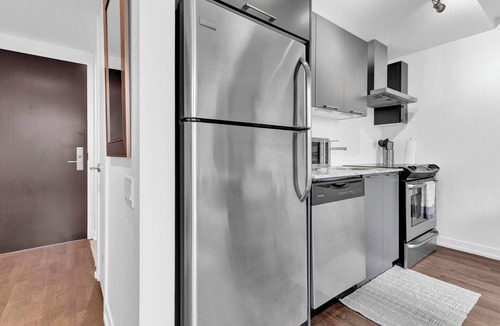 Wellington Place Condo | Modern Downtown Toronto Suite In the Heart Of King West