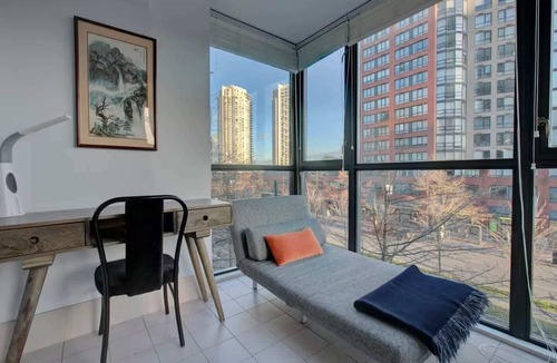 Yaletown Condo | Modern Downtown Vancouver Condo, 2BR, Pool & Hot Tub