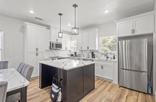 Fort Worth House | Modern Fort Worth Stay w/EV Charger Near TCU, ATT Stadium & Downtown