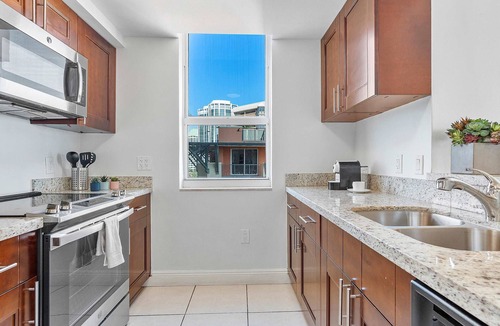 Coconut Grove Apartment | Modern Grove Retreat with Amazing Views