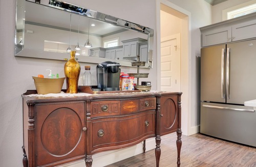 Near East Side House | Modern Home < 1 Mi to Dwtn San Antonio & Riverwalk