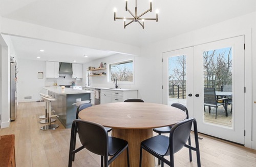 Parkville House | Modern Lake Escape/World Cup Prime Location