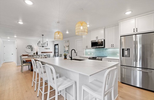 Tow House | Modern Lakeside Cottage with Hot Tub on Beautiful Lake Buchanan