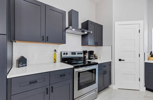 Alamo Heights House | Modern Luxe Retreat|Sleeps 12|Alamo Heights