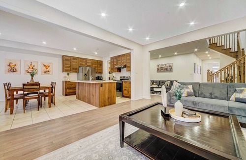 Caledon House | Modern Luxury 5 ⭐ Space in Caledon| Sleeps 8