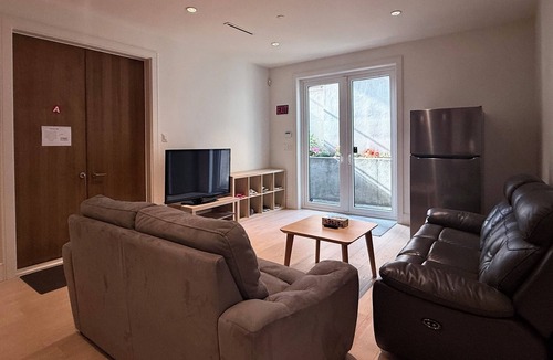 Shaughnessy House | Modern Private Suite in Vancouver with Free Parking