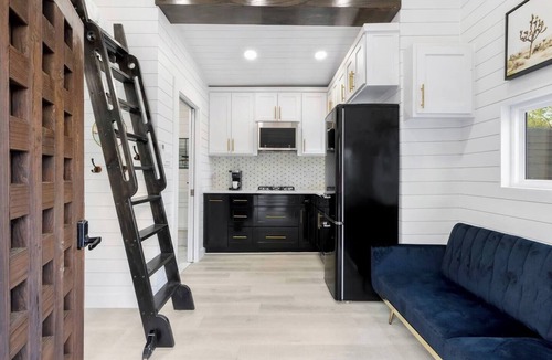 Richardson House | Modern Retreat|Tiny House|Weekly&Monthly Discount