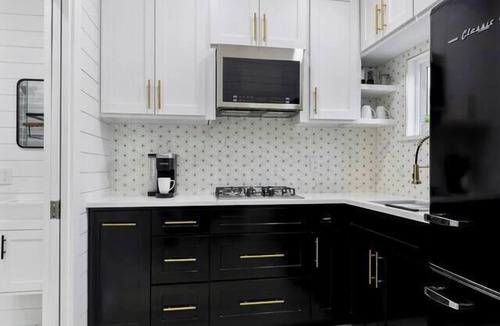 Richardson House | Modern Retreat|Tiny House|Weekly&Monthly Discount