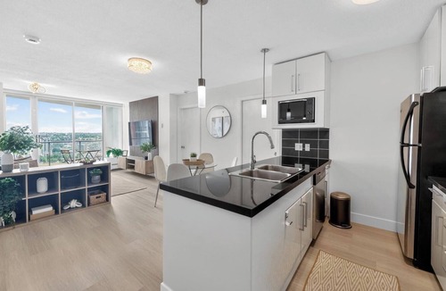Gastown Condo | Modern & Spacious 2BR + Den Near BC Place Parking Pool