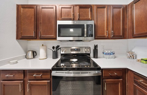 Frisco Apartment | Modern Styled 1 King+Sofa Bed Retreat Frisco, TX