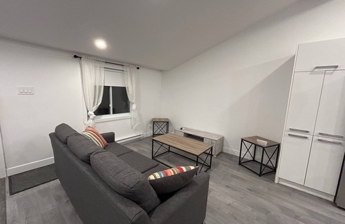 Sutton Condo | Modern suite near the mountain
