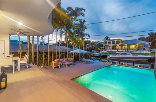 Northeast Coconut Grove Villa | Modern waterfront Villa w/Pool and Gym, Sleeps 8.