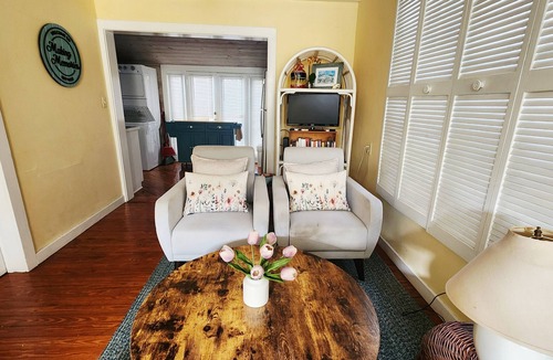 Old Town Apartment | Monthly historic old town rental Key West quaint 1 block to Duval