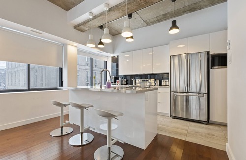 Plateau Mont Royal Condo | Montreal condo - Near Mount Royal and Old Port - Open living space Free Parking